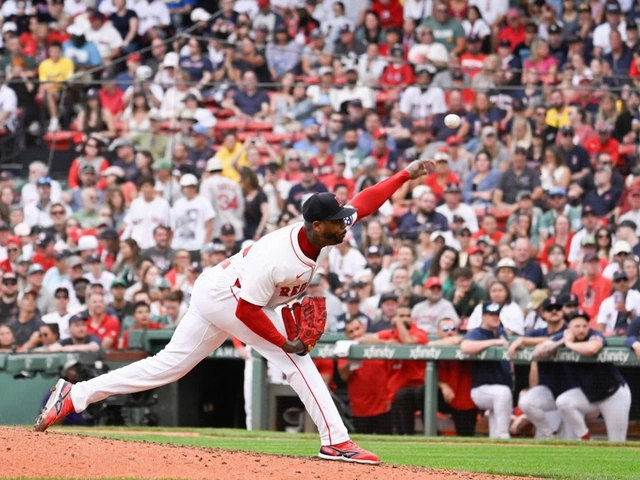 Red Sox sign Aroldis Chapman to $13.3M extension